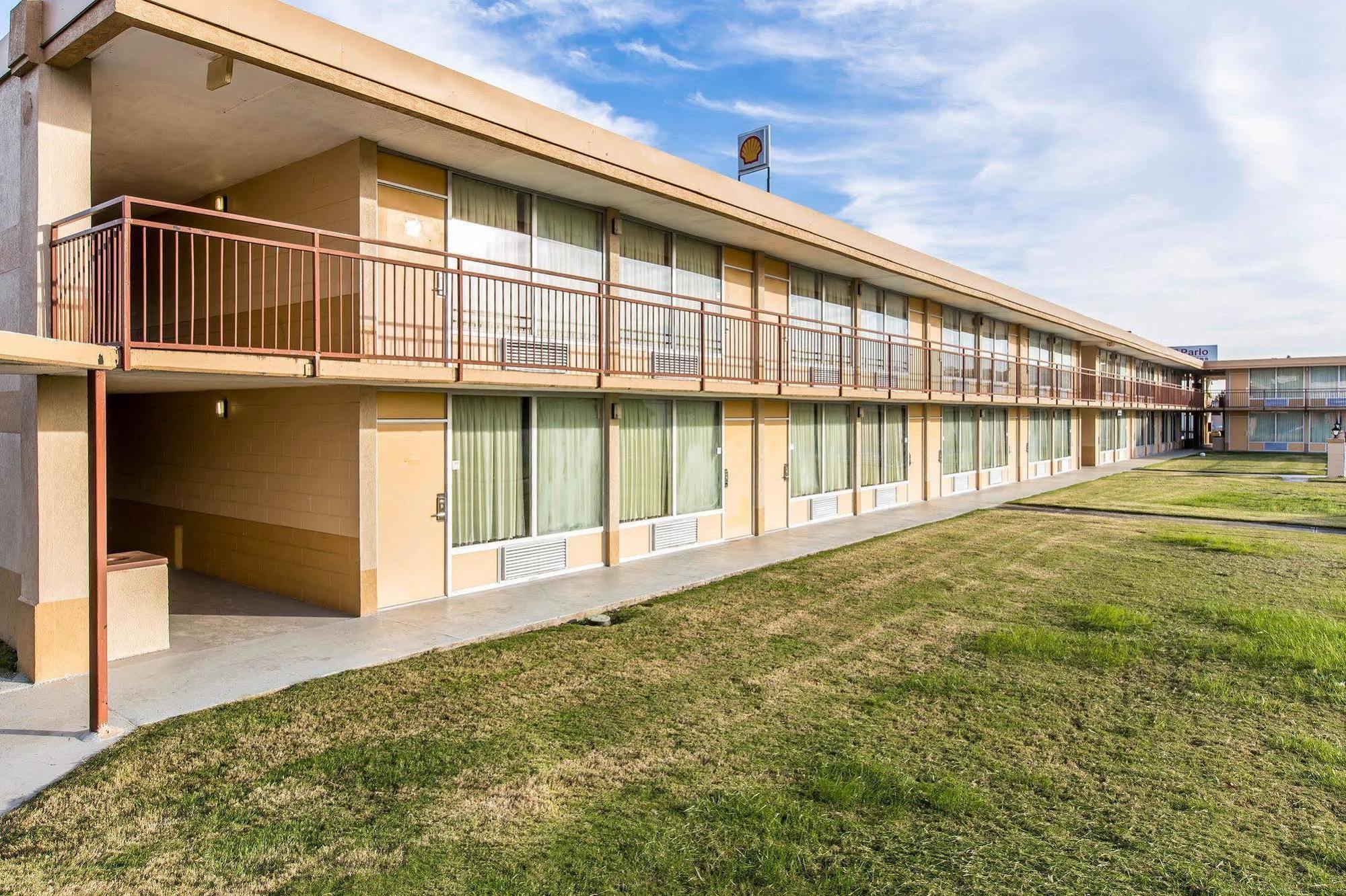 Econo Lodge Calhoun Exterior photo